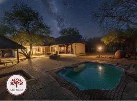 Zebula Golf and Wildlife Estate - Moonlit Sky 10 pax - Moi Signature Luxury villa
