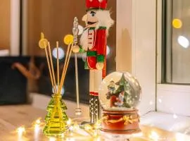 The Amsterdam Houseboat Family - de Jordaan Brand New Houseboat!