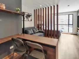 Apartaestudio Moderno en Edificio TEIK, Centro Internacional Bogotá, Self Check-in y Ubicación Premium