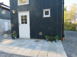 Newly built cottage near the sea and nature in Henån SE09152, hotel pro pobyt s domácími mazlíčky v destinaci Näset