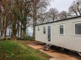 6 Manor Park - 3 Bedroom - Sea views nearby