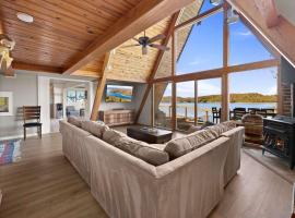 Camel Rock-ON Beaver Lake-Sweeping Views-Sleeps 18, hótel í Rogers