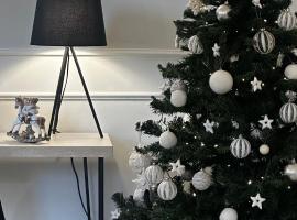 Il Giardino - Holiday lake home, hotel v destinaci Iseo