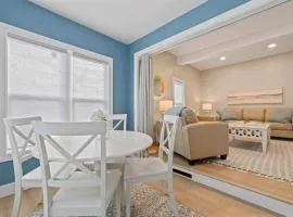 Charming 2BR Pet-Friendly Walk to Downtown
