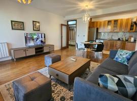 Lovely square apartment Purple Velvet 43 Macedonia Stree，位于斯科普里的酒店