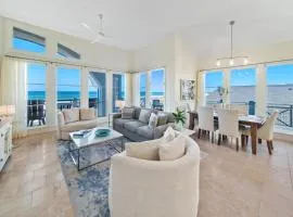 Paradise Loft l Luxury Beach Front Condo l Amazing Views