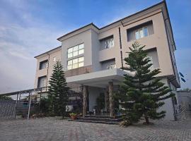 Merrigold Resorts, three-star hotel in Gbogije