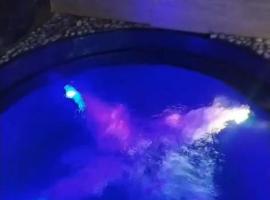 Casa São Vicente - 10 min from Praia Grande Ocean, hotel i São Vicente