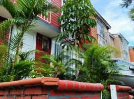 Casa 4 Hab Pereira Cerca Expo futuro Aeropuerto WiFi, hotel v destinaci Pereira