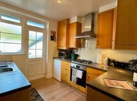 Pitshanger Lane Apartment with Garden