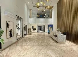 Zameen Aurum Gulberg, Luxury Apartment by MG