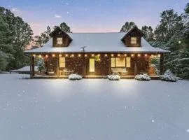 Lux Spacious Cabin Hot Tub, Indoor Pickleball in Hocking Hills