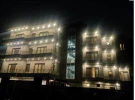 Hotel dev inn, ξενοδοχείο σε Gumgaon