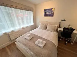 King Room in Windsor with Private Bathroom