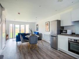 Modern 3 Bedroom City Centre Home with Garden, Hotel in Derby
