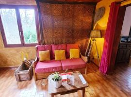 Maison au pied du Vercors – hotel w mieście Saint-André-en-Royans