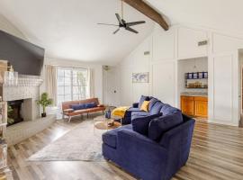TX Home Away Large Patio, Smart TVs, FAST WiFi, hotel a Bedford