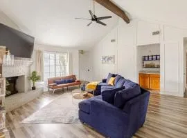 TX Home Away Large Patio, Smart TVs, FAST WiFi