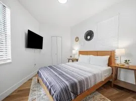 Dormont Pittsburgh 1B Stylish and Modern 1 Bedroom Apartment, Free Street Parking