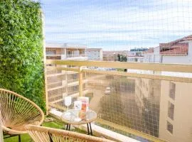 Appartement avec Climatisation, Parking privé, Calme, Vue, Centre & Plage à 300m, Rénové fin 2025