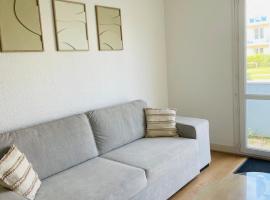 Appartement RDC meublé avec 2 chambres, hótel í Aytré