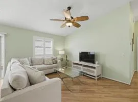 Cozy 2BR Mins to Lake Sumter Landing and Brownwood Paddock Square with BBQ, Workspace, Murphy Bed
