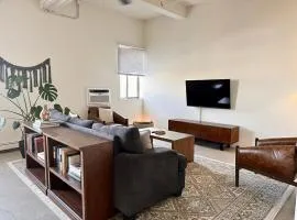 Westown 1BR Apt Near Fiserv, Baird, and Theater District