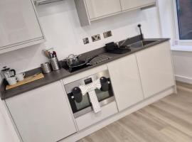 Modern 1-Bed in Victorian Building, Bury, hotel i Bury