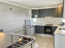 Unit 2, GatherPoint Sleeps 8 Self-Catering Group Belhar-CT