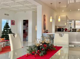 Modern Panoramic Villa with Pool & Terrace, hotel v destinaci Puerto de la Cruz