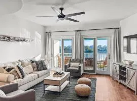 Sea La Vie l Gulf and Lakefront Views l Community Heated Pool l Tennis Pickleball Basketball