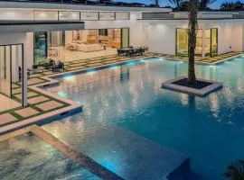 Sleeps 25 2 Luxury Villas w Pool Spa Putting Green Bravo by AvantStay