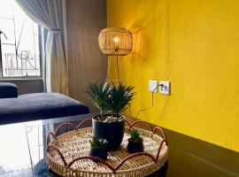 Unit 2 TraversHub Sleeps 6 Self-Catering Group Belhar, CT, Hotel in Belhar