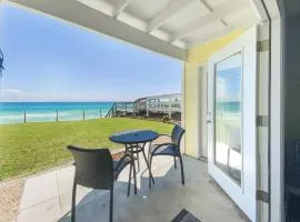 Sunseekers 2 l Beachfront l Ground Floor with Open Greenspace l Amazing Views