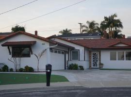 Terrific 3-bedroom house with AC in Oceanside, hotel v destinaci Oceanside