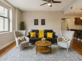 Spacious Downtown Sq Stadium, Casino, R&R HoF!