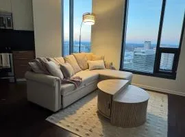 Stylish Studio Steps to Tysons Metro - Queen Bed