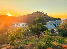 Enchanted Estate With Animals Lightscapes and Whimsy, hotel in Bonsall