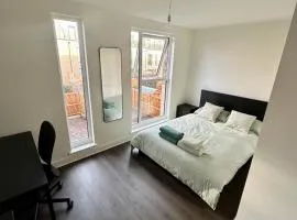 The Green Room - Fast Wi-Fi - New Built Modern House