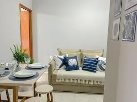 Belíssimo Apê, a 5 min da Praia, até 4 pessoas.