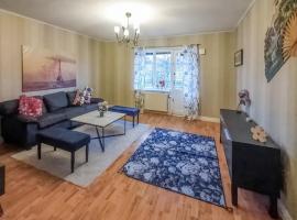 En apartment in central Finspång, 2 bathrooms, ξενοδοχείο σε Finspång
