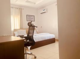 Simplistic Ambience At The Lekki Peninsula, Lagos, hotel with parking in Mama