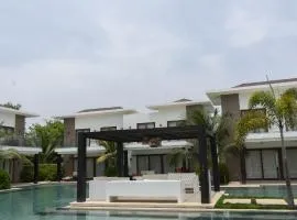 2 bedrooms villas with direct entry to the pool