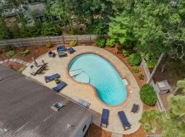Private pool hot tub minutes from beach