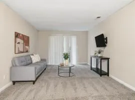 Freshly updated 2BR near hotspots
