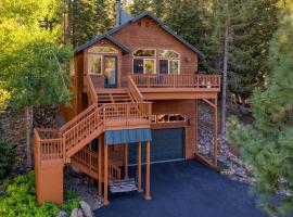 Golden Summit by AvantStay Stunning Secluded Cabin w Access to Tahoe Donner, дом у озера в аренду в городе Траки