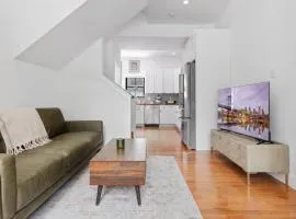 Modern Chic Fishtown-Philly Home with Roof Deck