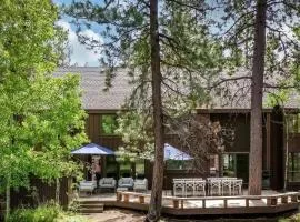 Skylight by AvantStay Elevated Mountain Home w Hot Tub Billiards Large Patio