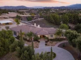Bear Bridge by AvantStay Hilltop Haven in Temecula w Views Putting Green Hot Tub