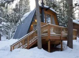 Zephyr by AvantStay Stylish Modified A Frame w Access To Tahoe Donner